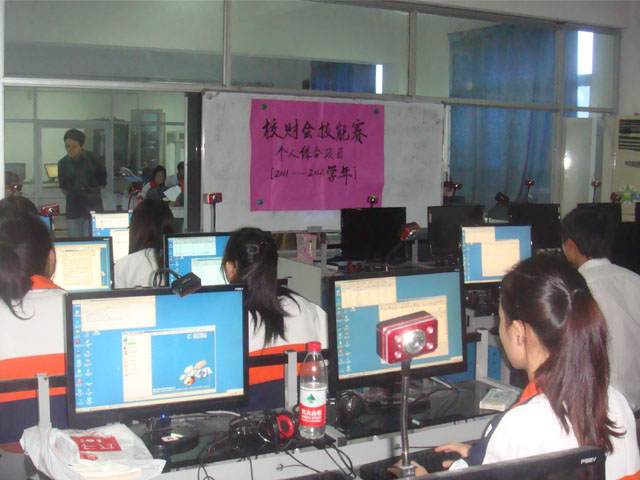 財(cái)會組競賽現(xiàn)場.JPG